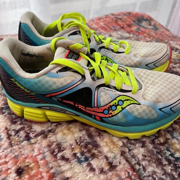 Sacouny Women‘s Running Shoes SZ 8 - Picture 2 of 4